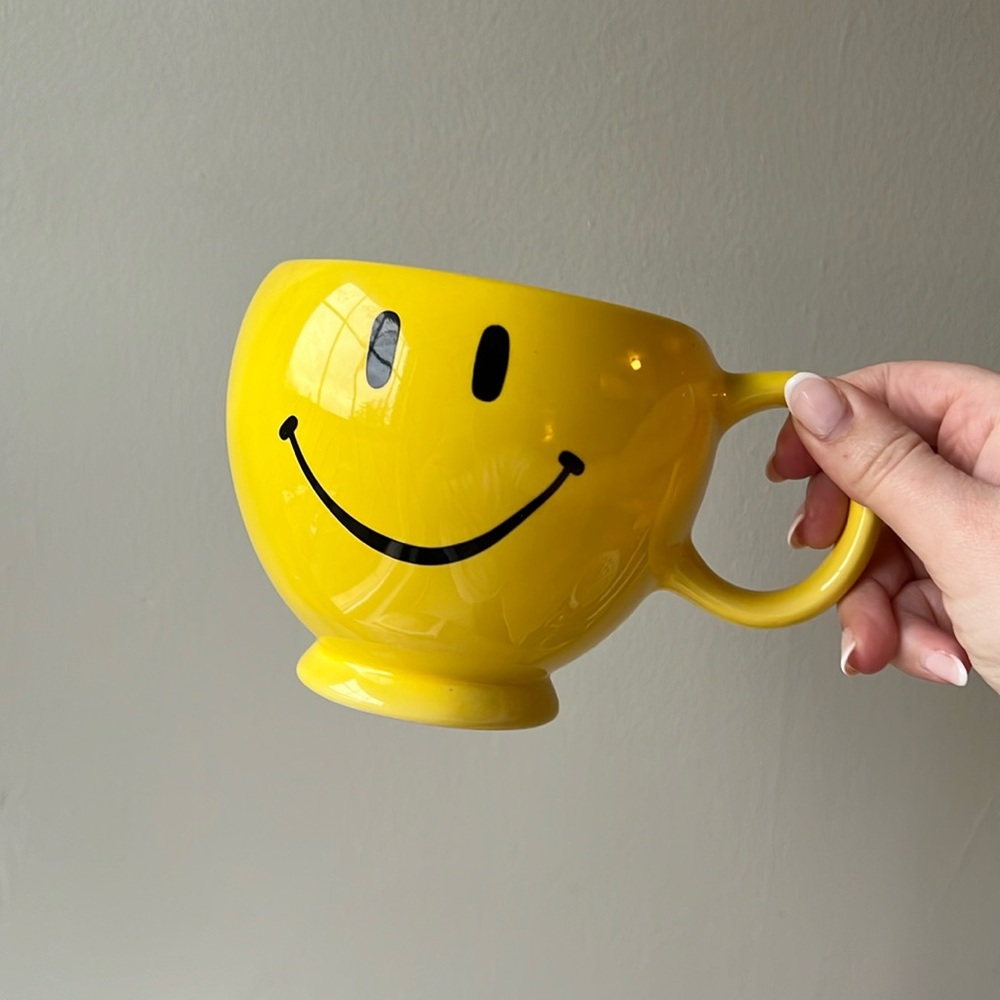 Large Teleflora Coffee Tea Mug Large Smiley Face Emoji Girl Yellow plant pot